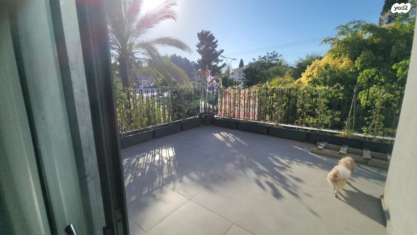 דו משפחתי, נווה מגן, רמת השרון