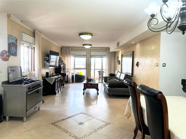 גג/ פנטהאוז, דקר, גני יער, לוד