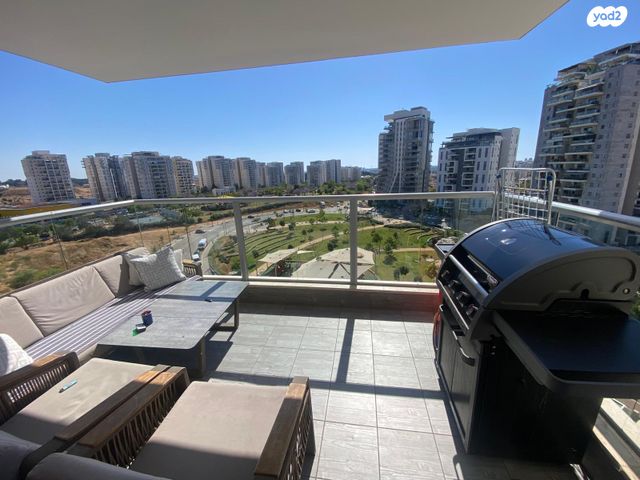 דירה, נתן אלתרמן, רחובות החדשה, רחובות