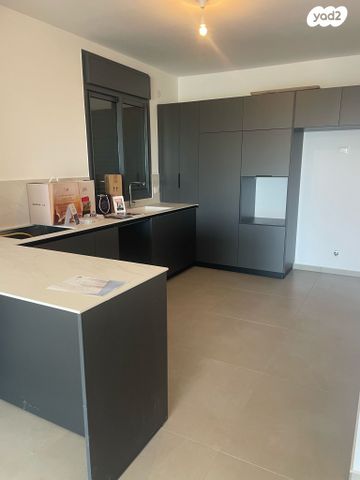 דירה, הרצליה