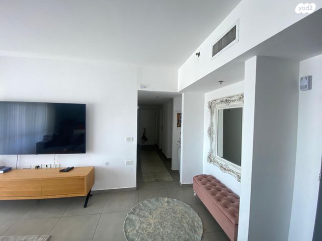 דירה, נתן אלתרמן, רחובות החדשה, רחובות