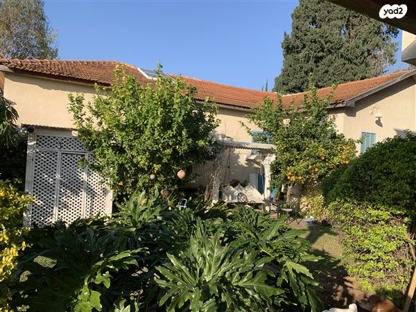 משק חקלאי/ נחלה, בית עובד