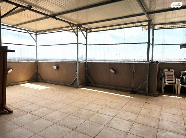 גג/ פנטהאוז, דקר, גני יער, לוד