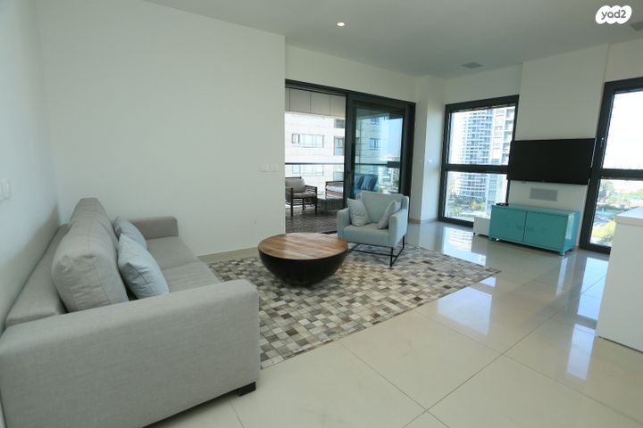 ניסים אלוני 4