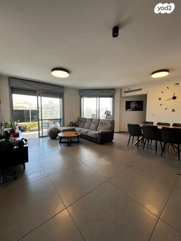 דירה, שושנה דמארי, קרית אילון, חולון