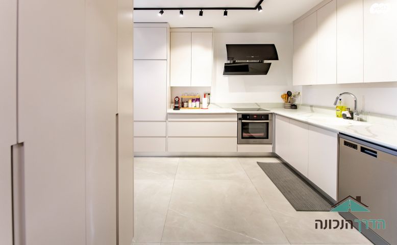 דירה, מיכה יוסף, ראשון לציון