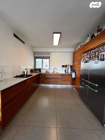 דירה, שושנה דמארי, קרית אילון, חולון