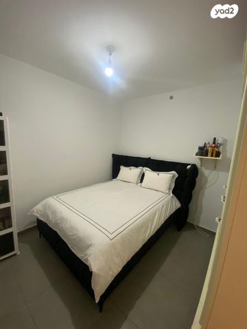 דירה, נתן אלתרמן, רחובות החדשה, רחובות