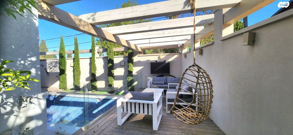 דו משפחתי, נווה מגן, רמת השרון