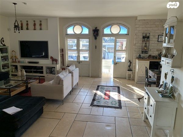 משק חקלאי/ נחלה, בית עובד