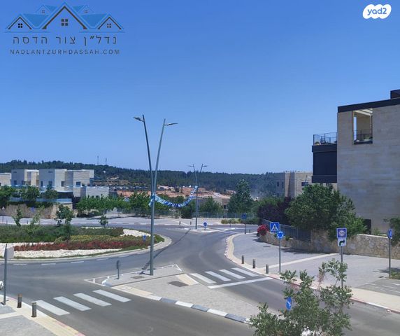 דירה, צור הדסה