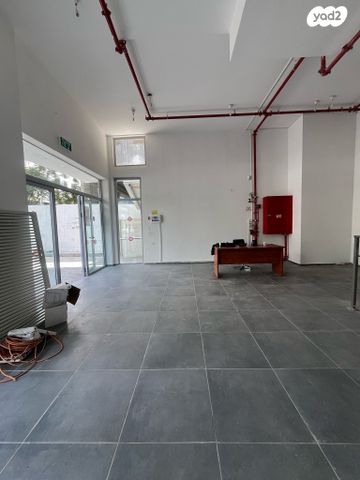 חנויות/ שטח מסחרי