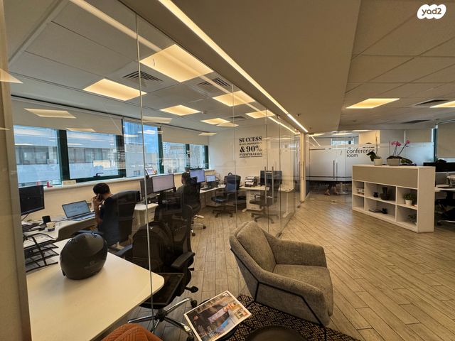 משרדים, בצלאל, בורסה, רמת גן