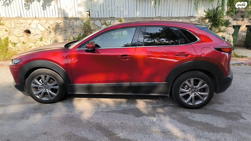 מודעת רכב מאזדה CX-30