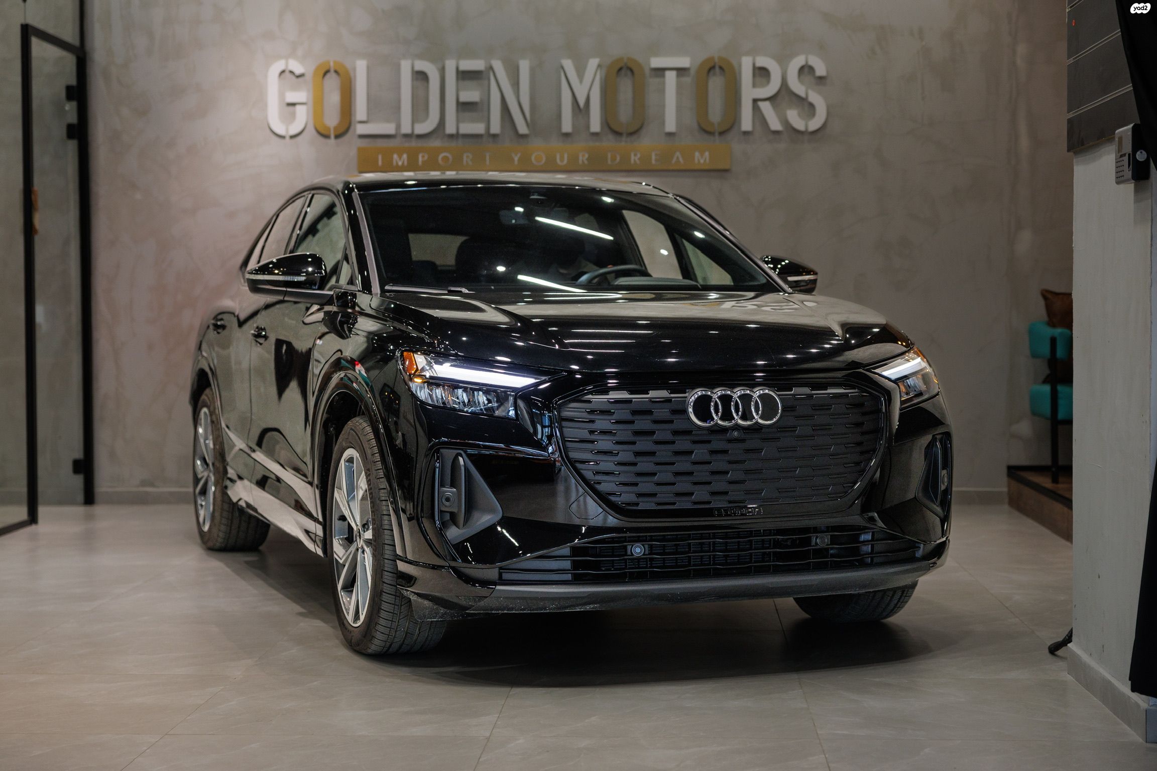 מודעת רכב אאודי Q4 e-tron