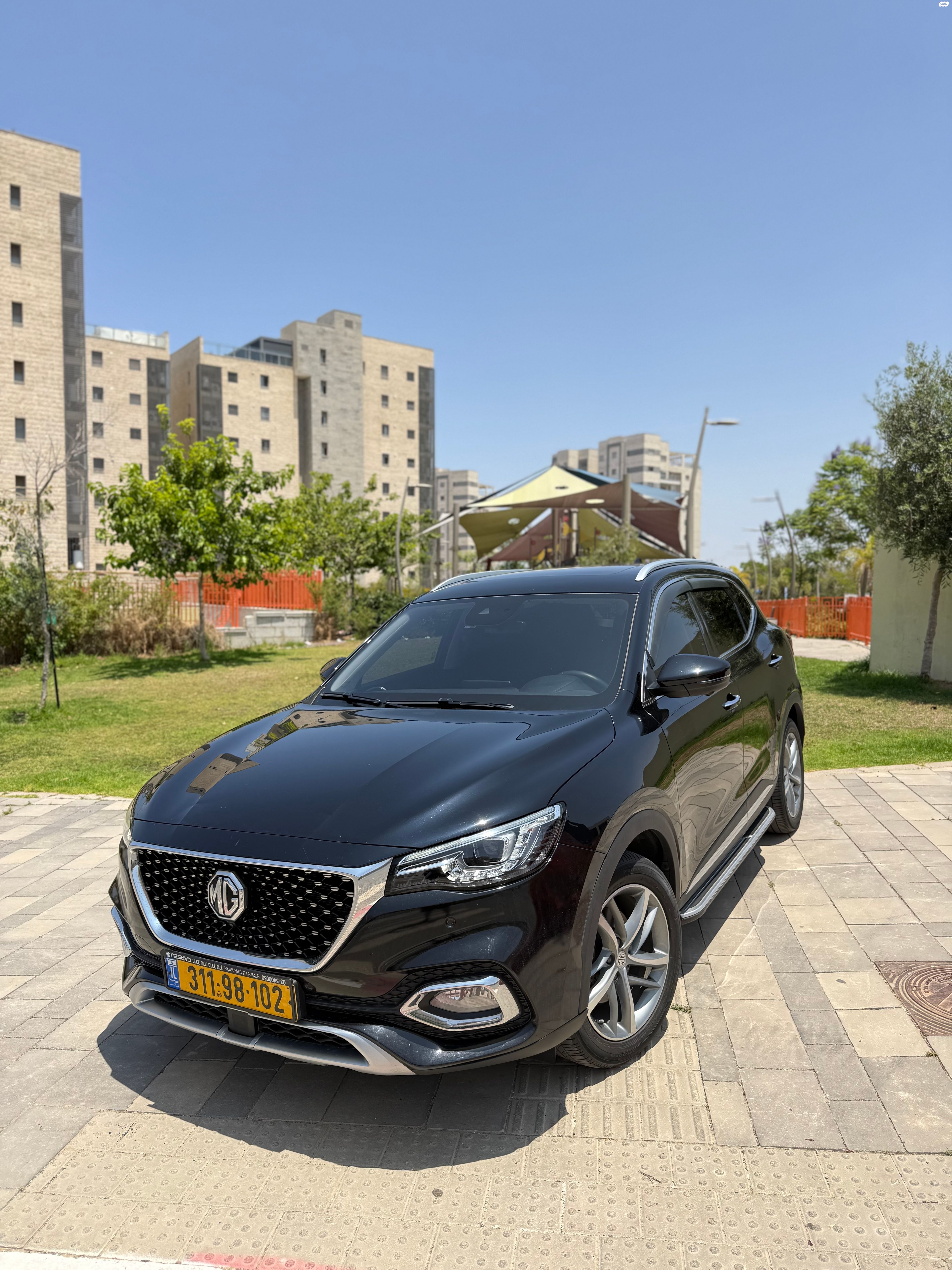 מודעת רכב אם ג'י EHS PHEV