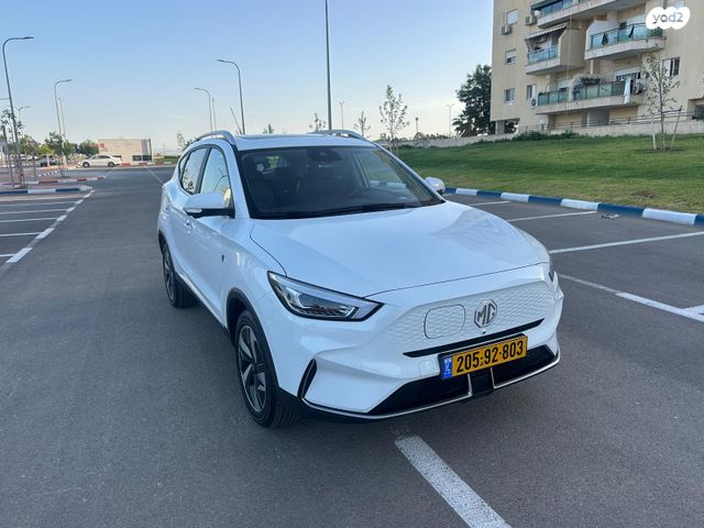מודעת רכב אם ג'י ZS