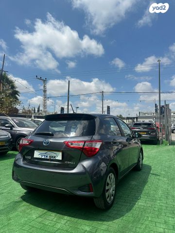 טויוטה יאריס