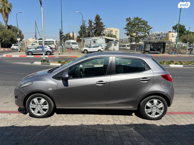מודעת רכב מאזדה 2