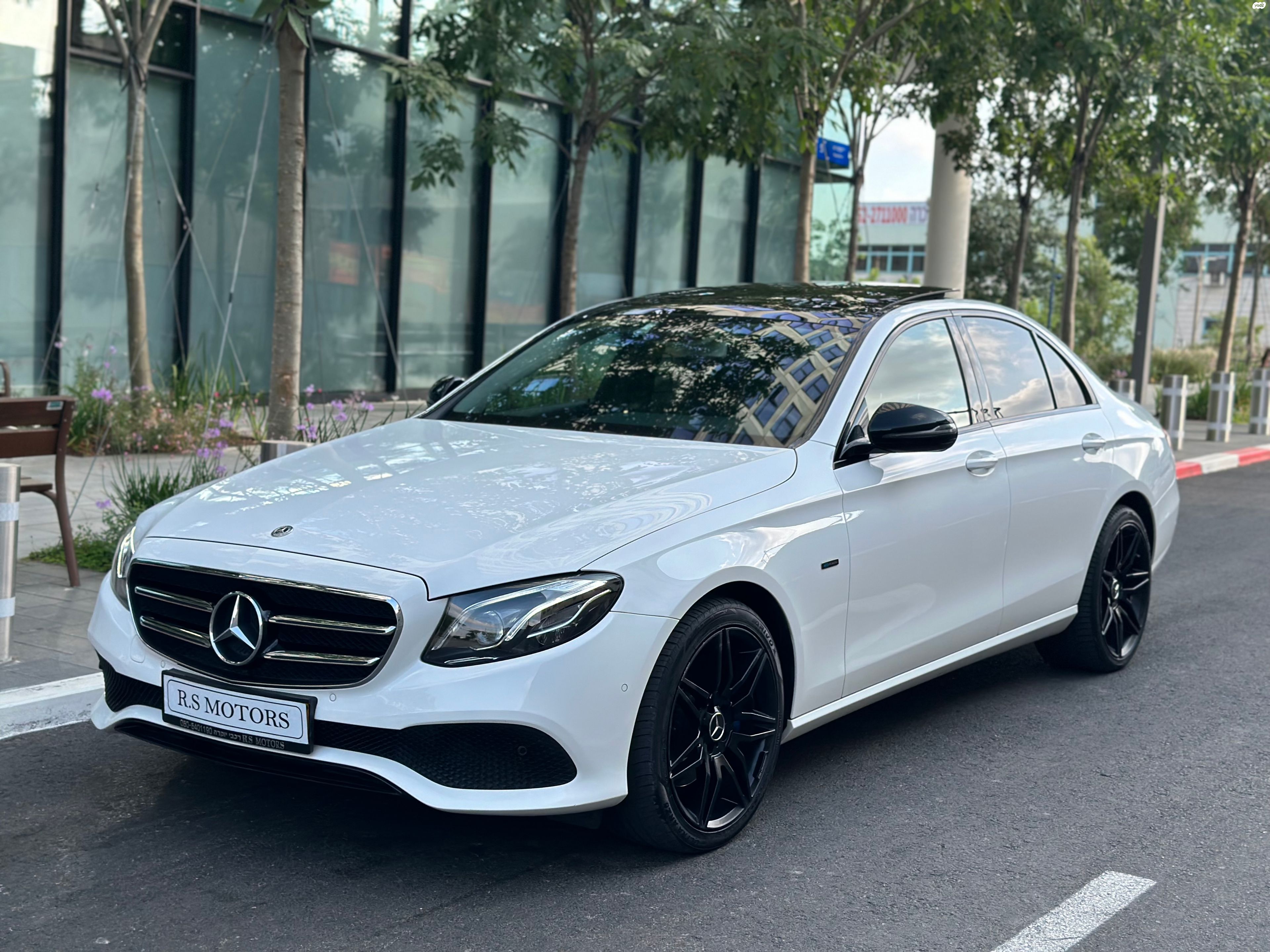 מודעת רכב מרצדס-בנץ E-class 2