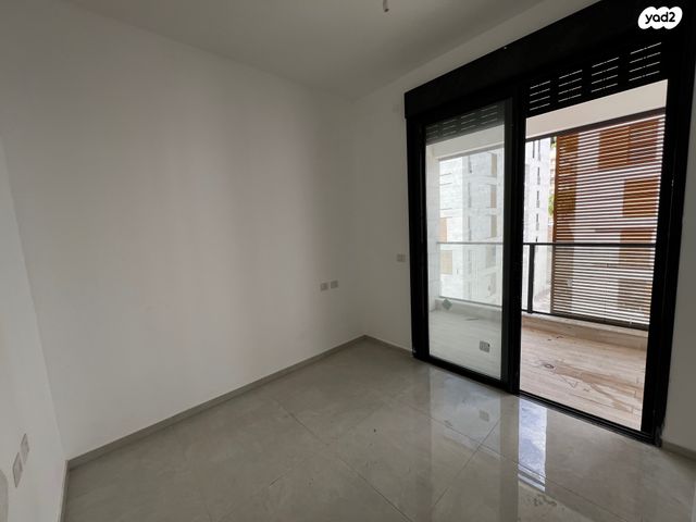 גג/ פנטהאוז, נשר