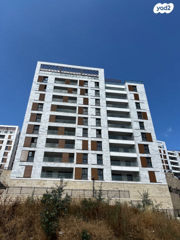 גג/ פנטהאוז, נשר