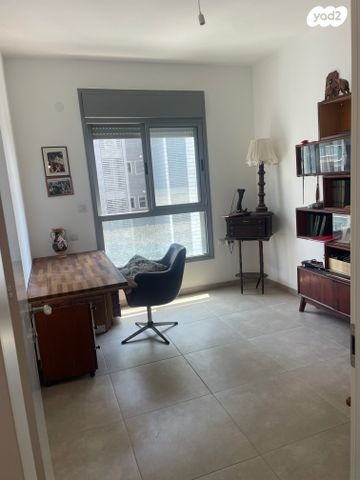 דירה, אשכולית, נווה פרדסים, פרדס חנה כרכור