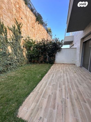 דו משפחתי, אלוף הרב גורן, פסגות אפק, ראש העין