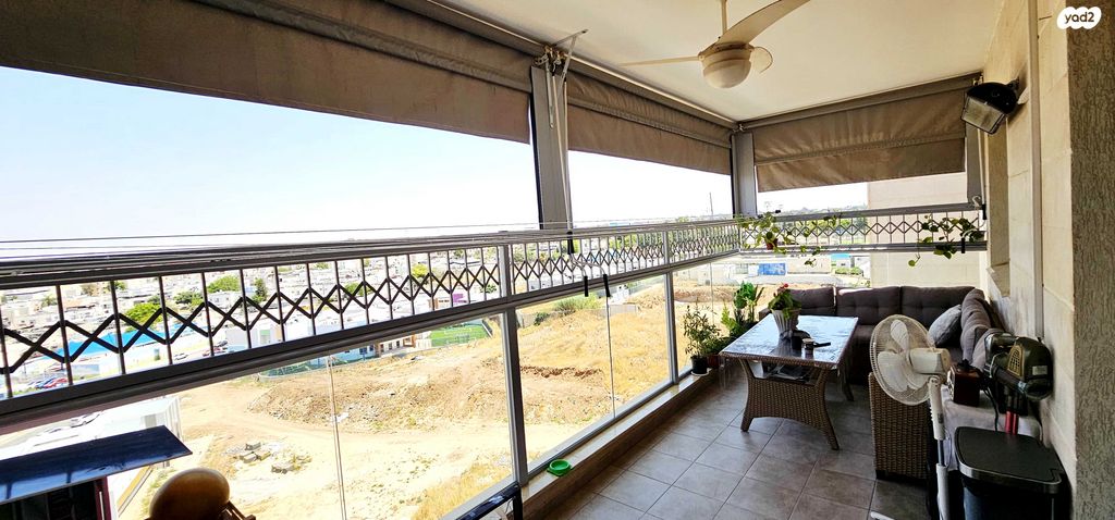 דירה, הרב בן ציון אבא שאול, שדרות