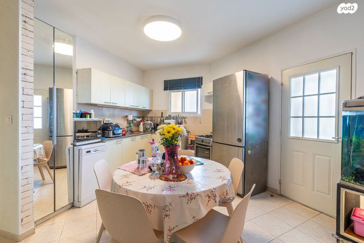 דירה, הרב נסים, חדרה