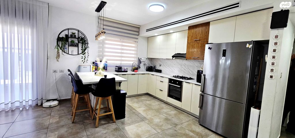 דירה, הרב בן ציון אבא שאול, שדרות