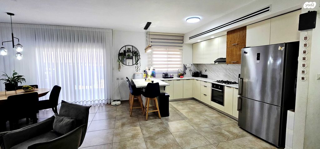 דירה, הרב בן ציון אבא שאול, שדרות