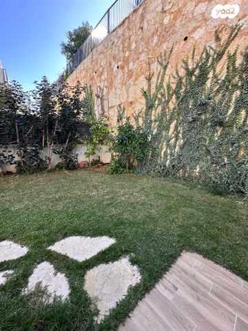 דו משפחתי, אלוף הרב גורן, פסגות אפק, ראש העין