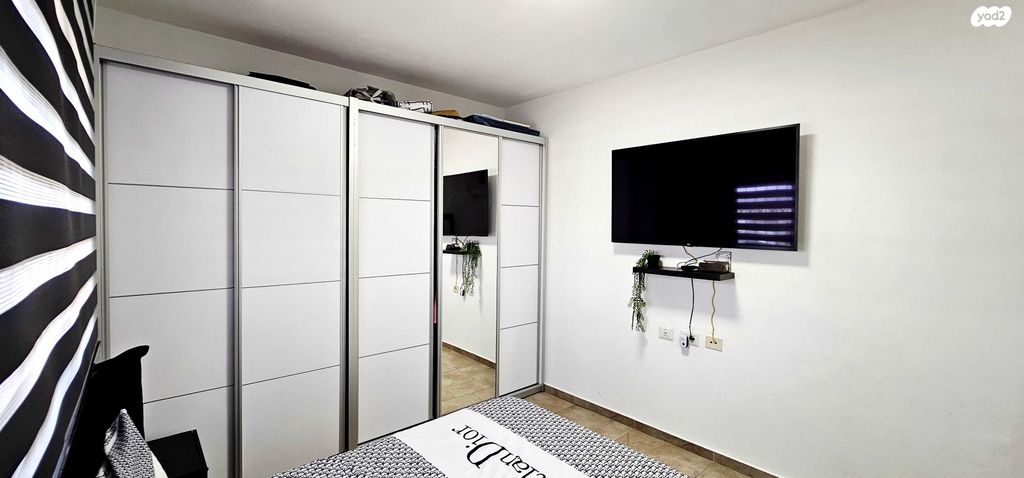 דירה, הרב בן ציון אבא שאול, שדרות