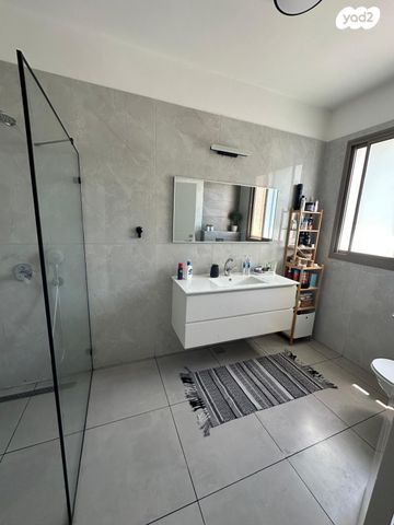 בית פרטי/ קוטג', האומץ, שרונה, כפר יונה