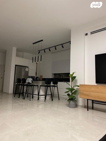 בית פרטי/ קוטג', האומץ, שרונה, כפר יונה