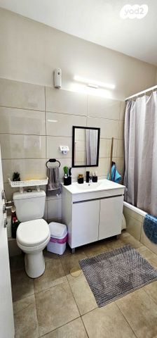 דירה, הרב בן ציון אבא שאול, שדרות