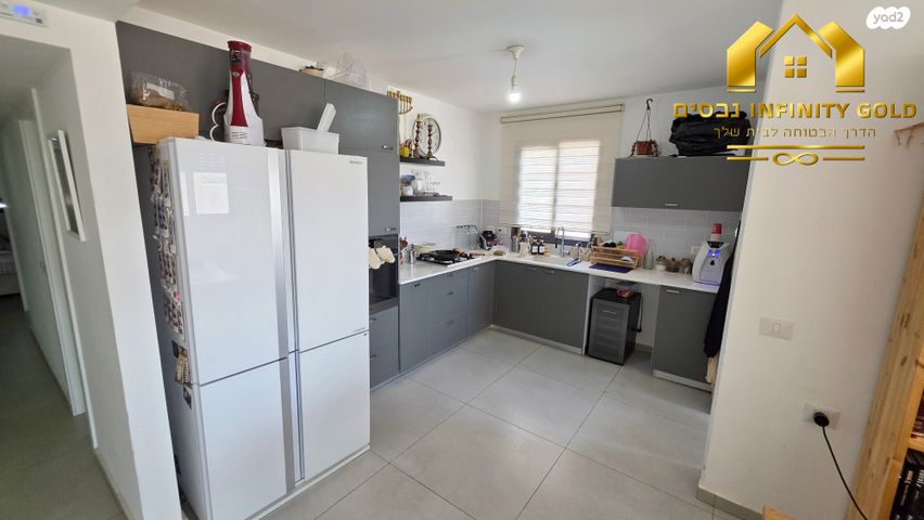 גג/ פנטהאוז, יקינטון, הפרחים, חריש