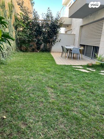 דו משפחתי, אלוף הרב גורן, פסגות אפק, ראש העין