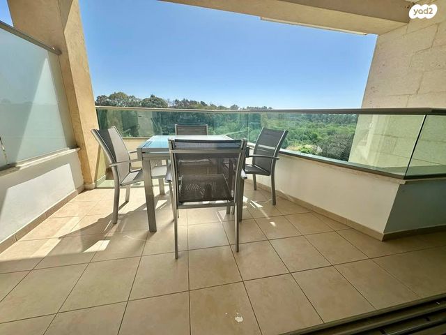 דירה, עינב, הרצליה הצעירה, הרצליה