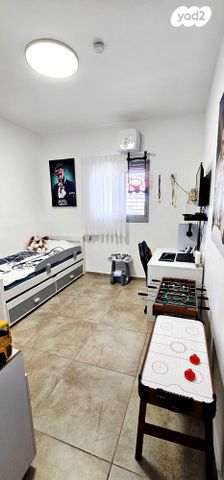 דירה, הרב בן ציון אבא שאול, שדרות