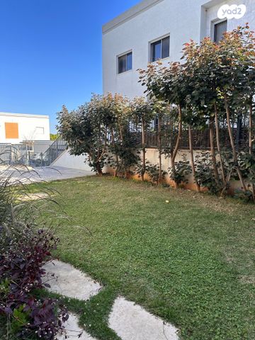 דו משפחתי, אלוף הרב גורן, פסגות אפק, ראש העין