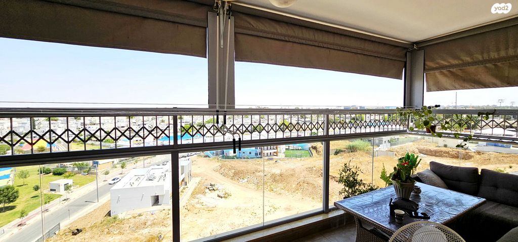 דירה, הרב בן ציון אבא שאול, שדרות