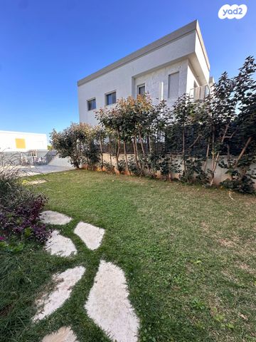 דו משפחתי, אלוף הרב גורן, פסגות אפק, ראש העין