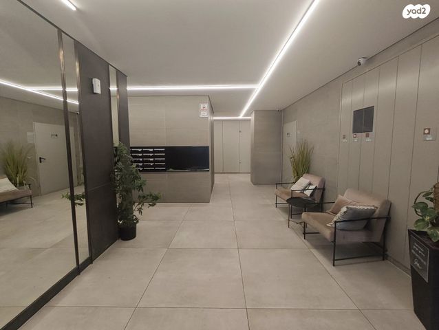 דירה, יעקב תמרי, חצרות המושבה, רחובות