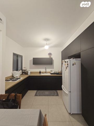 דירה, יעקב תמרי, חצרות המושבה, רחובות