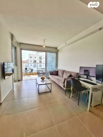 דירה, יהודה לייב פינסקר, רמב"ם, ראשון לציון