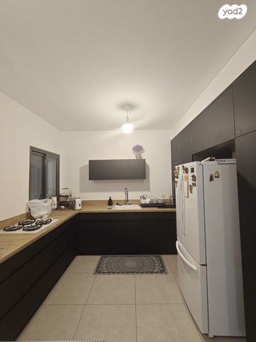 דירה, יעקב תמרי, חצרות המושבה, רחובות