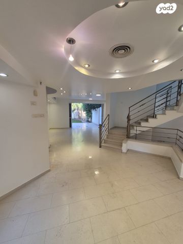 יגאל אלון 33