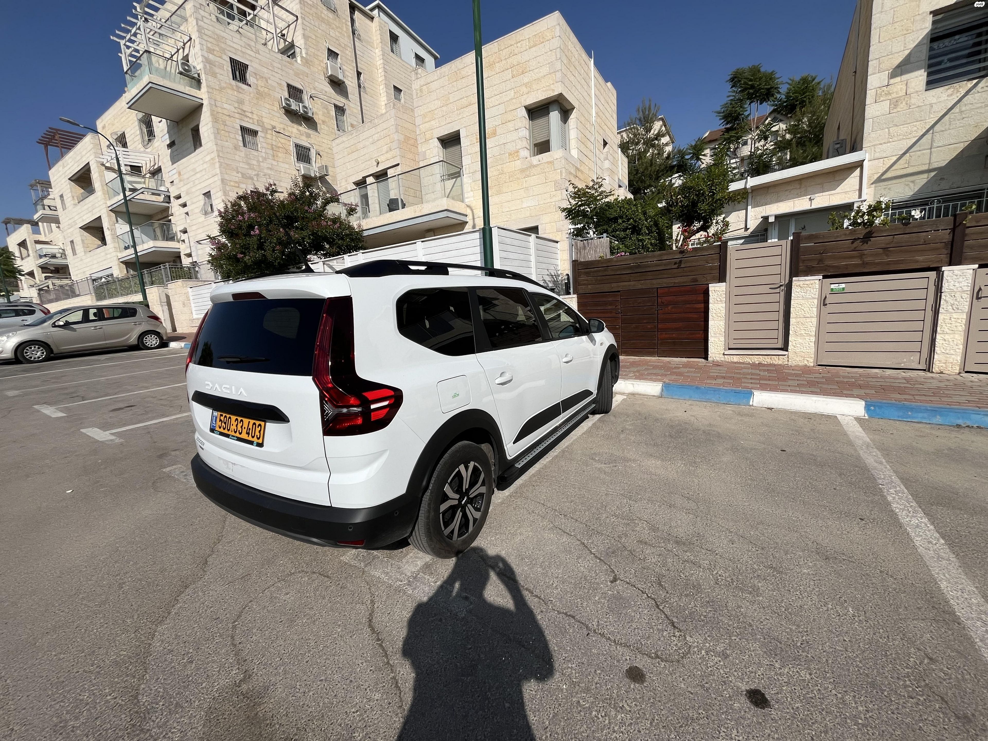 מודעת רכב דאצ'יה ג׳וגר